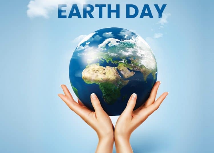 hands holding the earth image