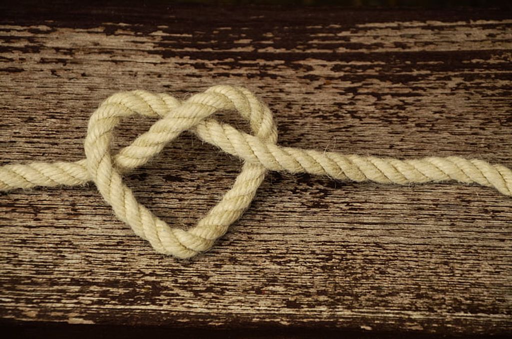  A rope with a heart-shaped knot, symbolizing love and affection. A romantic gesture with global significance