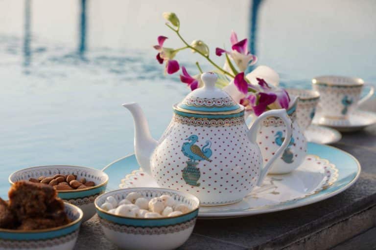 Bringing Elegance to Your Tea Time: Casino-Themed Tableware and Decor