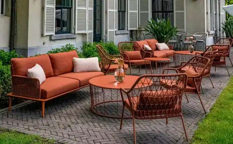 Designing Inviting Outdoor Seating for Commercial Spaces