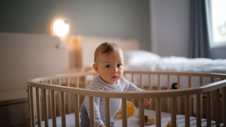 how to keep toddler in bed when transitioning from crib